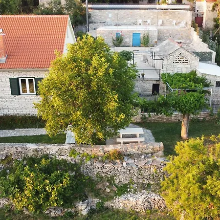 Vakantiehuis 2 Bedroom Beautiful In Popovici Popovici (Sibenik-Knin)