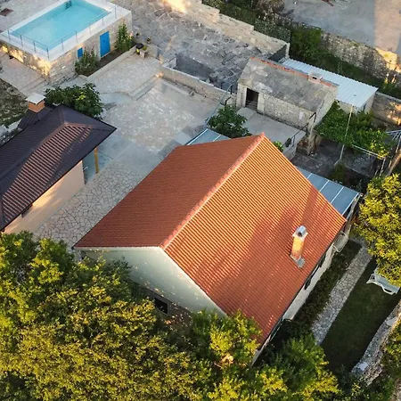 2 Bedroom Beautiful In Popovici * Popovici (Sibenik-Knin)