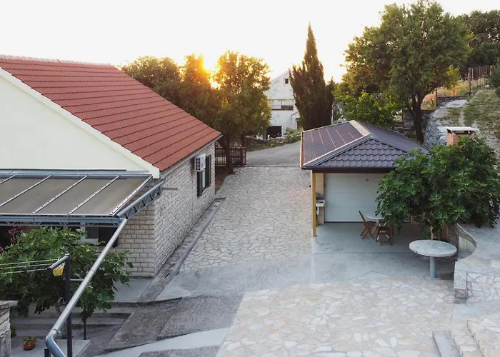 2 Bedroom Beautiful In Popovici