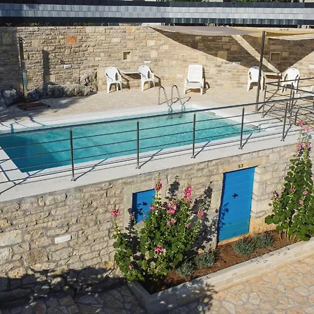 2 Bedroom Beautiful In Popovici *