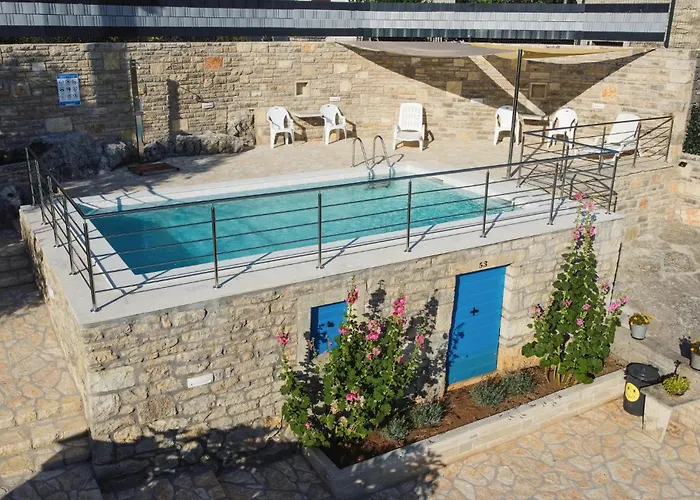 2 Bedroom Beautiful In Popovici *