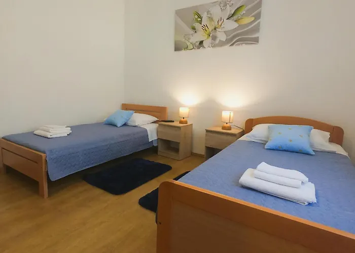 2 Bedroom Beautiful In Popovici *